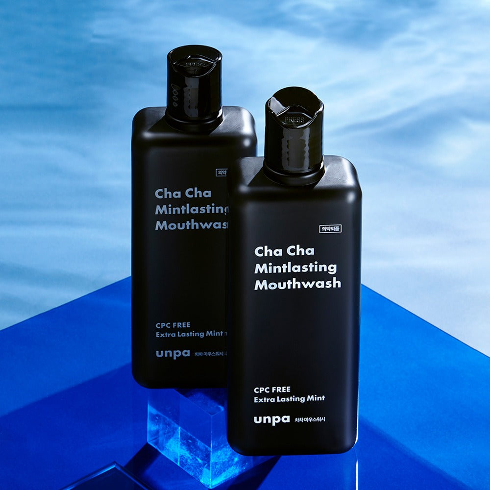 UNPA Cha Cha Mintlasting Mouthwash 300ml bottles displayed on blue platform, emphasizing extra lasting mint freshness.