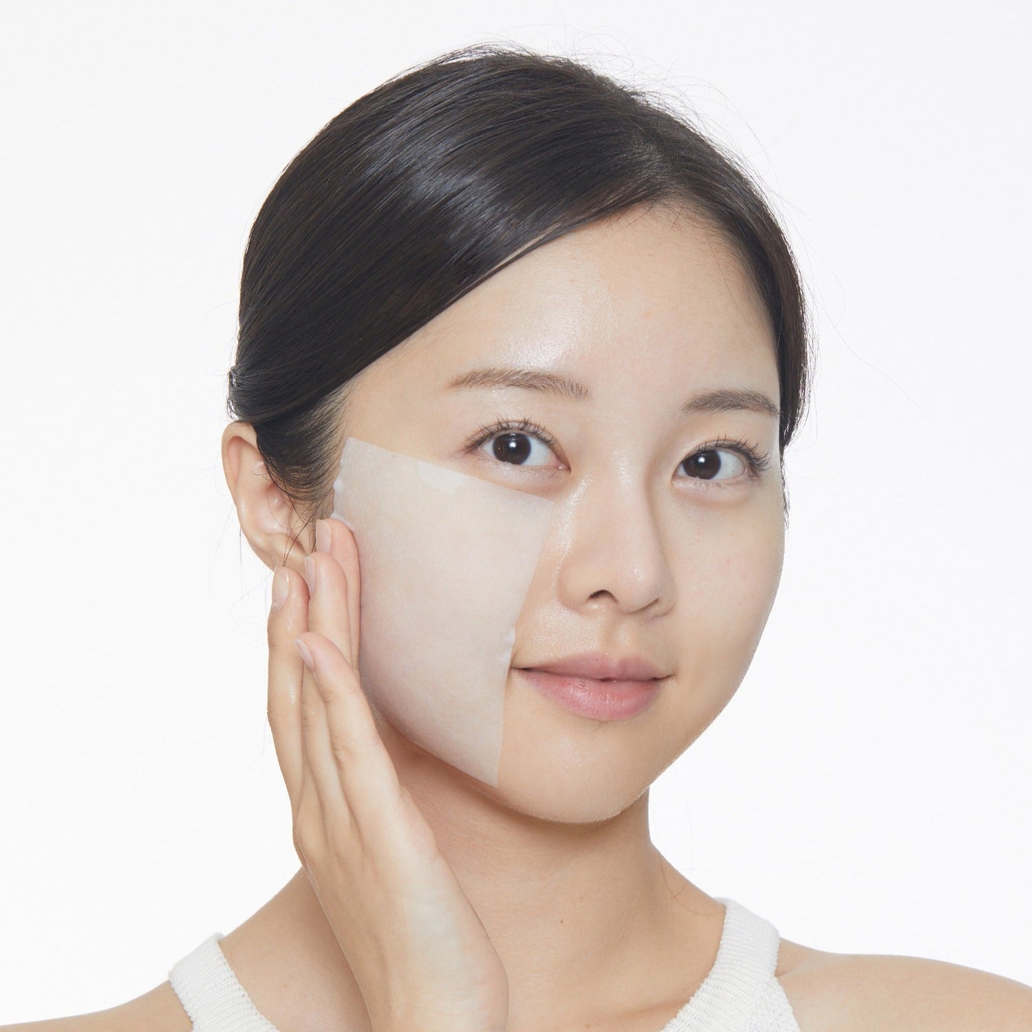Woman applying VT COSMETIC Cryo Ice Skin Pack 210g on face for cooling and refreshing skincare experience.