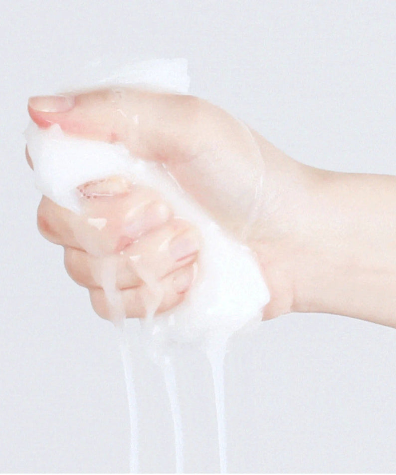 Hand squeezing foam demonstrating the texture of VT COSMETIC PDRN Daily Mask 30 Sheets.
