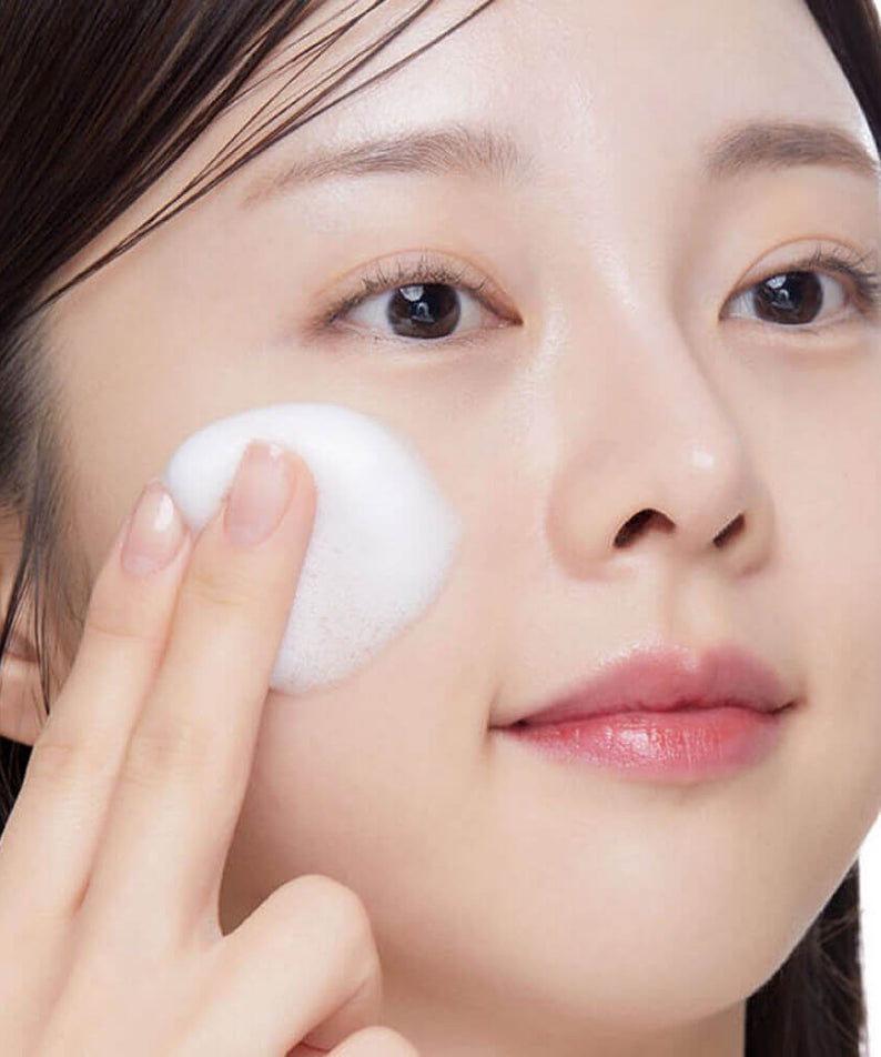 Woman applying VT COSMETIC PDRN Hyaluronic Acid Mint Micro Bubble Serum 70ml to her face for skincare routine