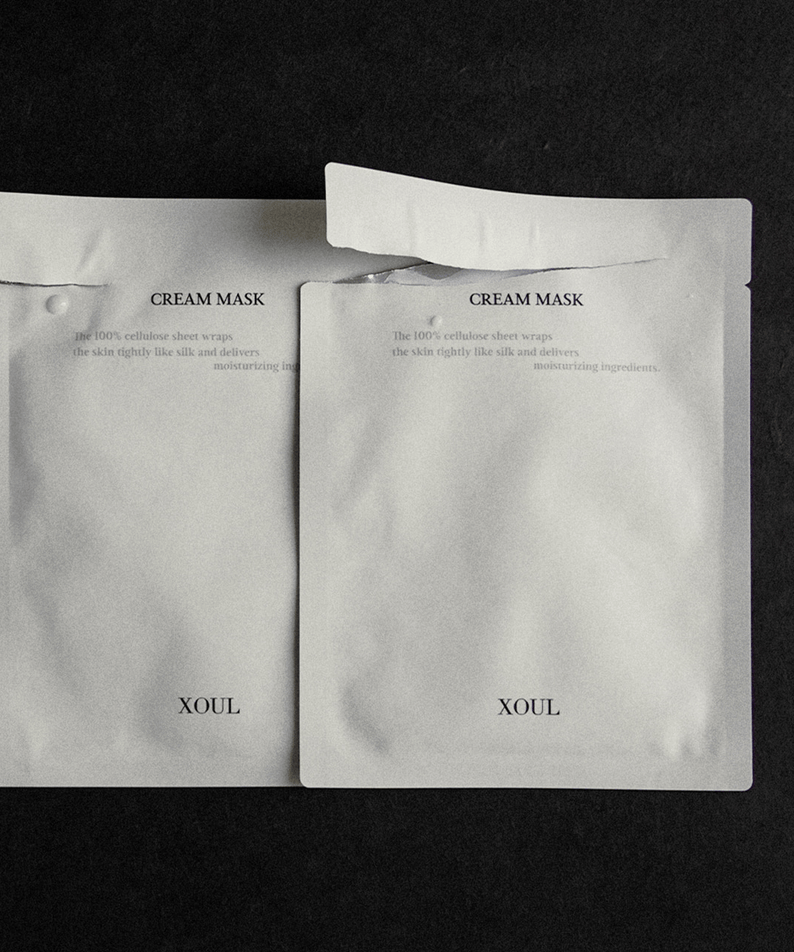 XOUL Secret Solution Cream Mask 15p packages on display.